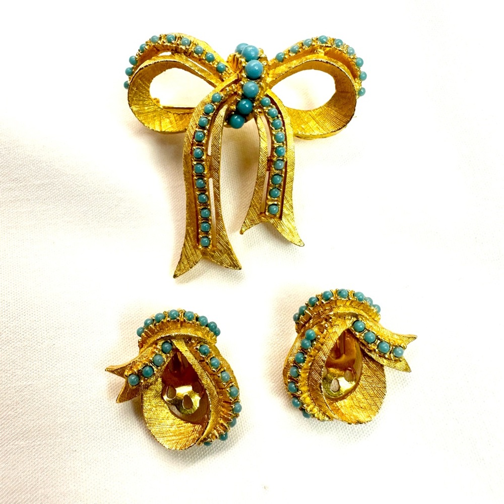 Vintage Set by Ballet Jewels Gold Tone Faux Turquoise Brooch Earrings